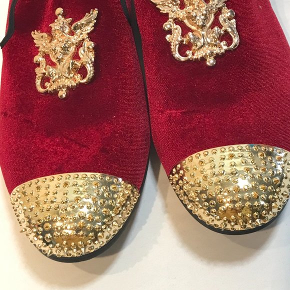 Jitai sz 9 1\2 velvet slip On loafer dress shoes red with gold crest studs - Picture 4 of 8